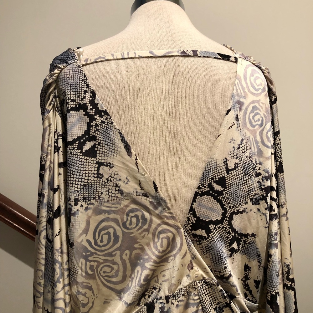 Gorgeous Accentuating Dress - Picture 6 of 6